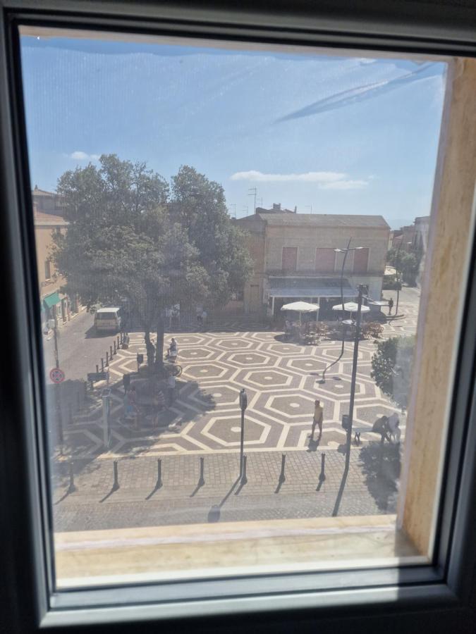 Appartamento Nella Piazza Centrale, Con Terrazza SantʼAntìoco Exteriör bild